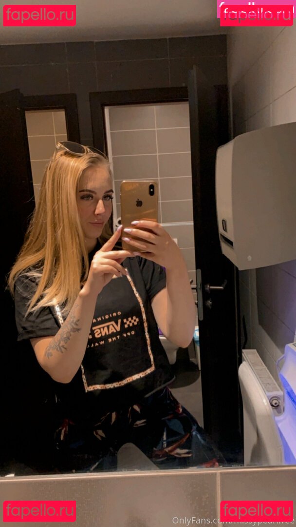 bleathers0523 / brittneyleathers Onlyfans Photo Gallery 