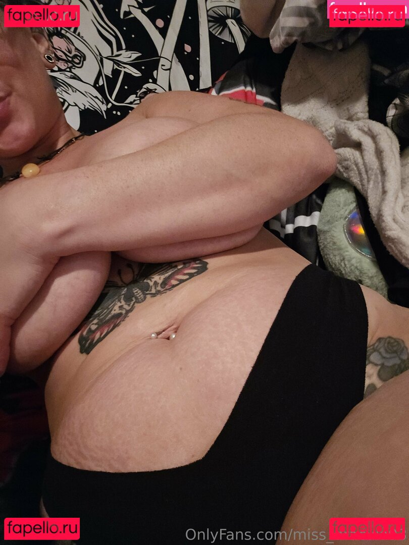 miss_dracula93 / prettyinsaneefem Onlyfans Photo Gallery 