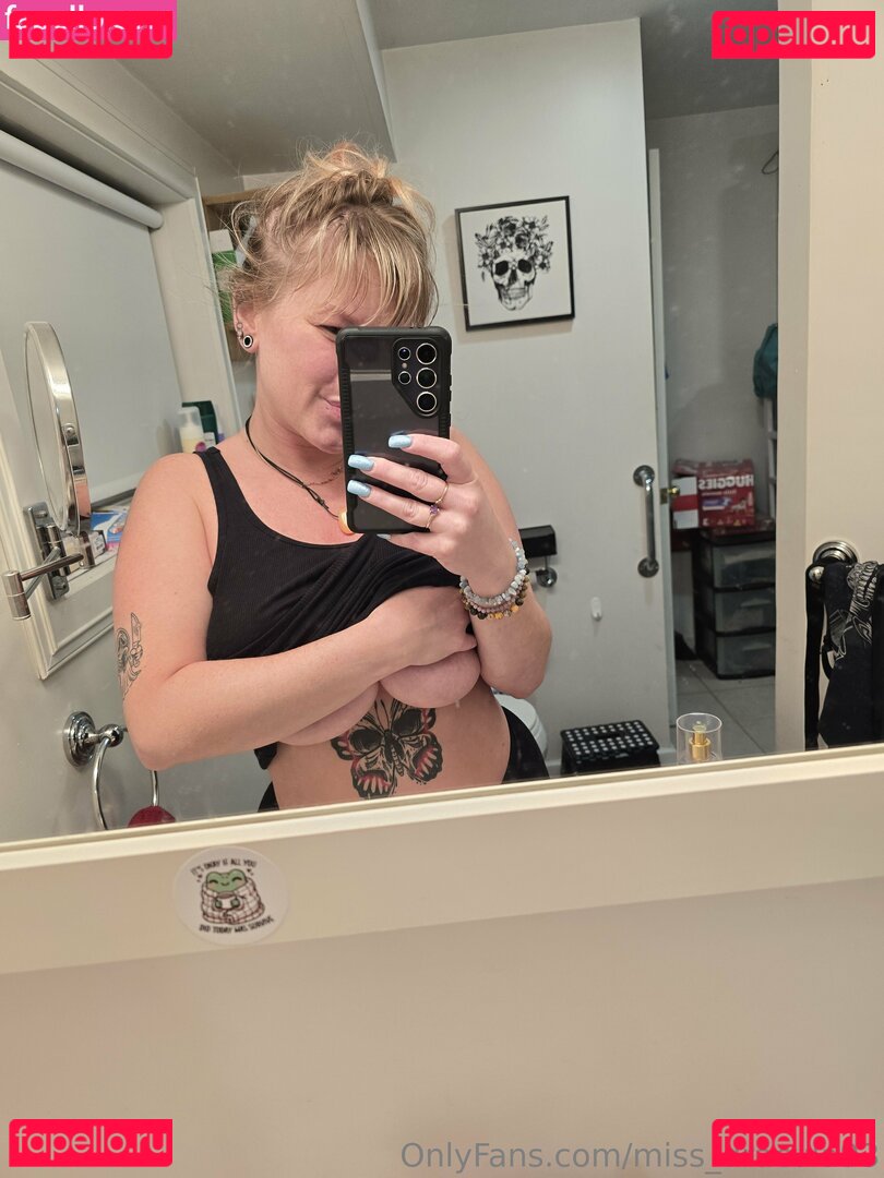 miss_dracula93 / prettyinsaneefem Onlyfans Photo Gallery 