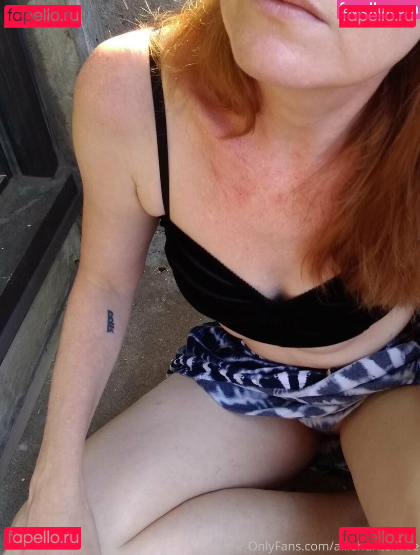 alliehunterfree / theallierae Onlyfans Photo Gallery 