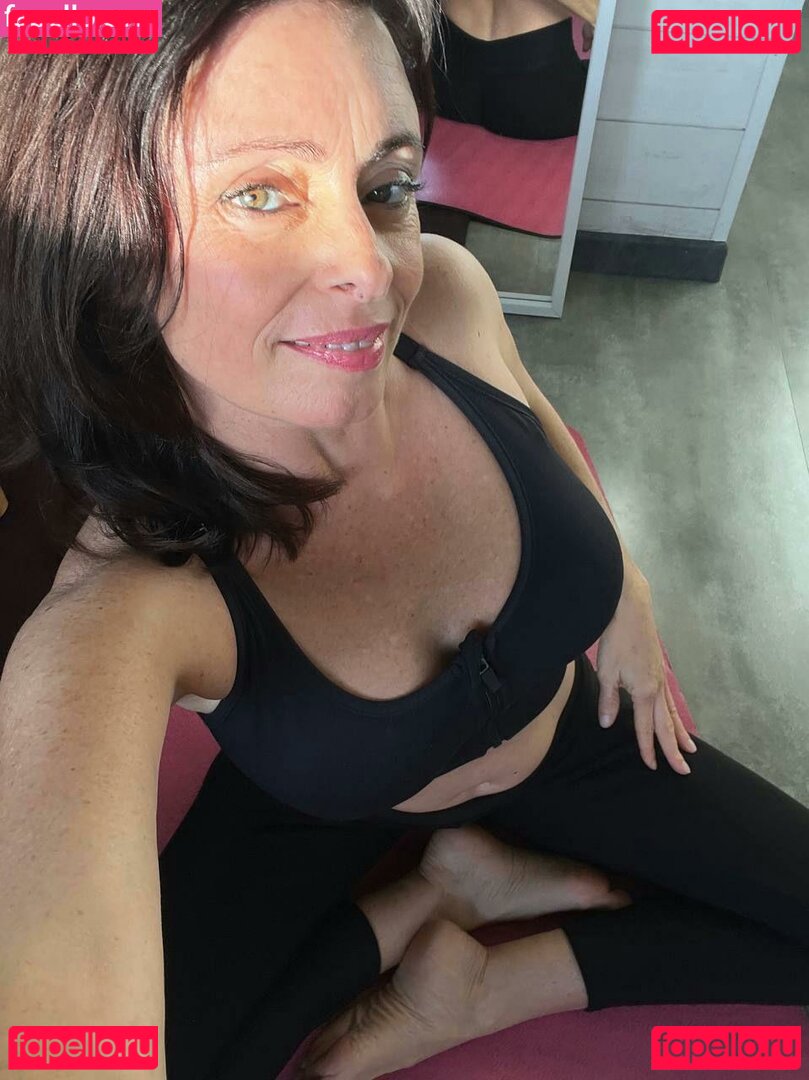 lea.cerone / lea.ceronee Onlyfans Photo Gallery 