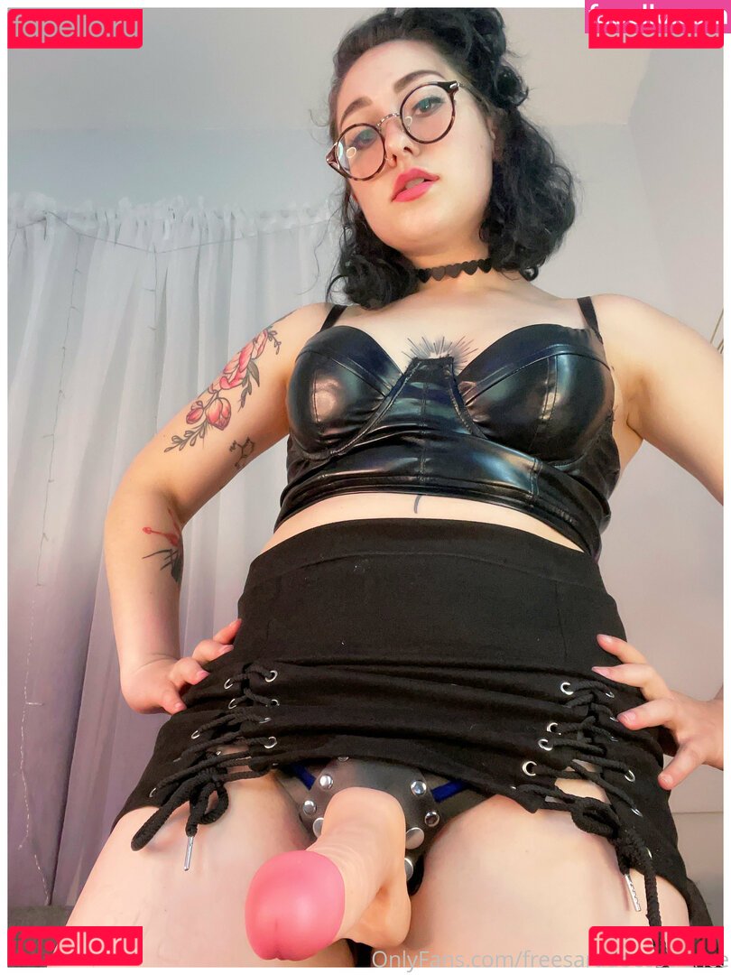 _futuredds / freesaradoesscience Onlyfans Photo Gallery 