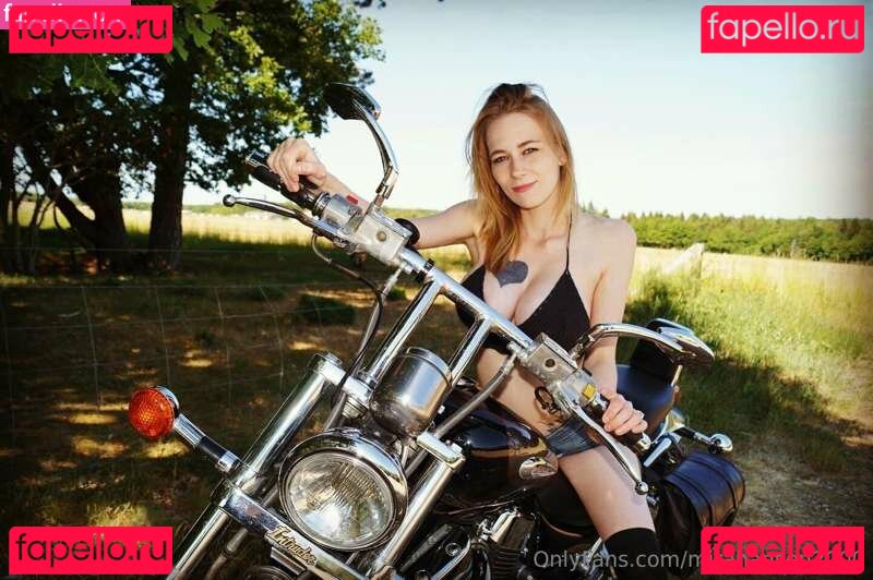 Mira Hansen / mirahansen2000 Onlyfans Photo Gallery 