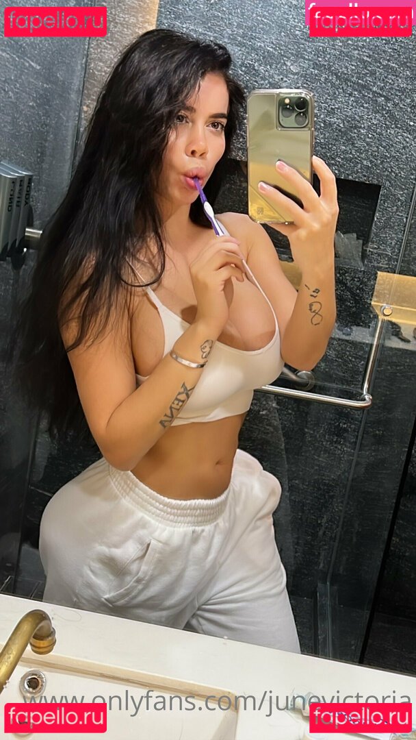 junevictoria / lavictoriajune Onlyfans Photo Gallery 