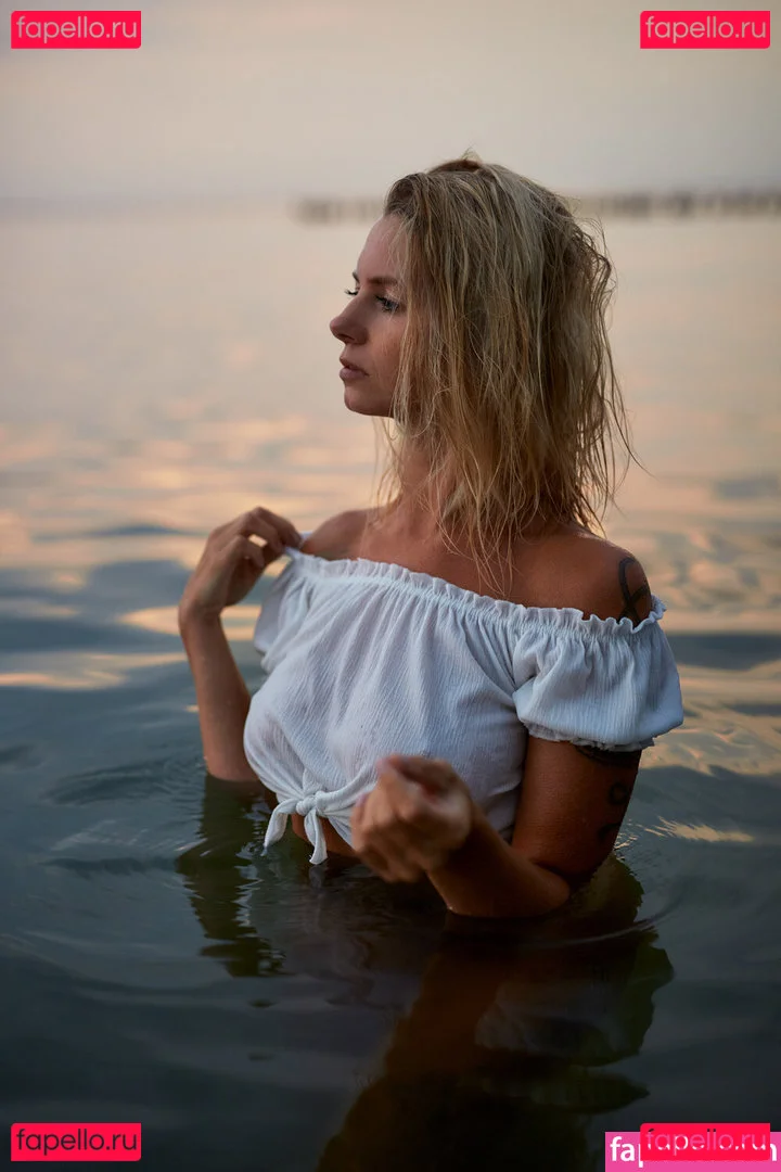 mellla89 Onlyfans Photo Gallery 