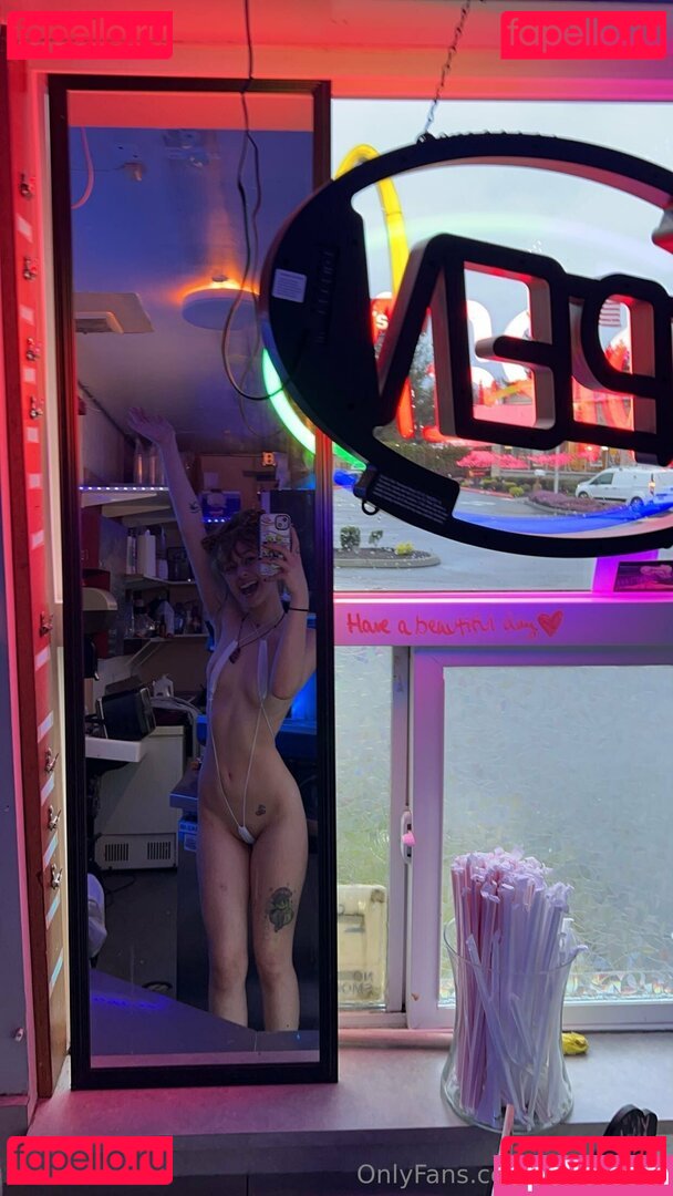 baristadaisy143 / daisy1433 Onlyfans Photo Gallery 