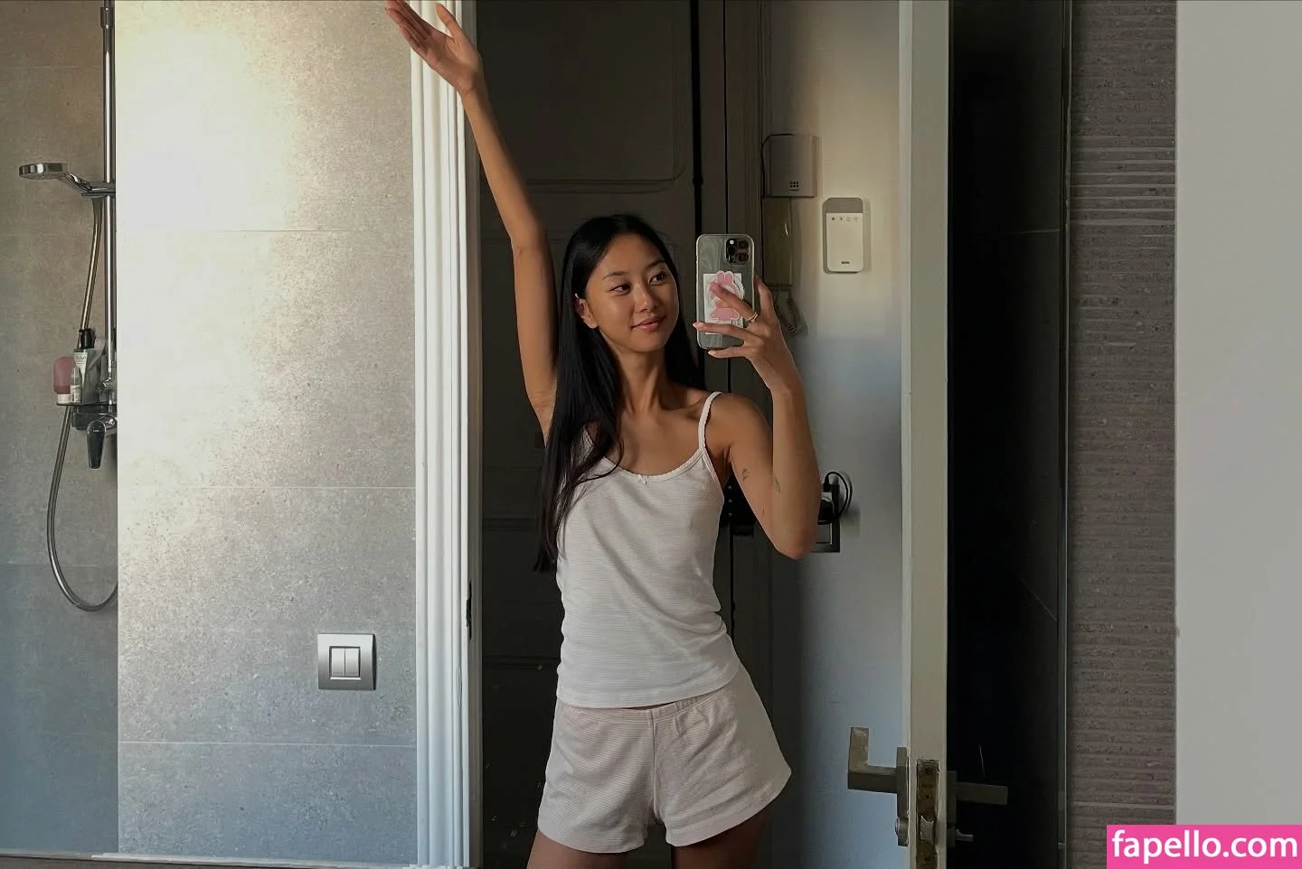 thuvnn Onlyfans Photo Gallery 