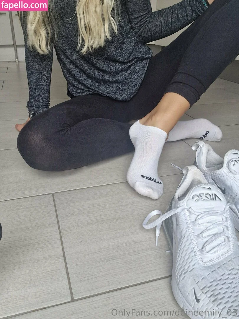 deineemily_03 Onlyfans Photo Gallery 