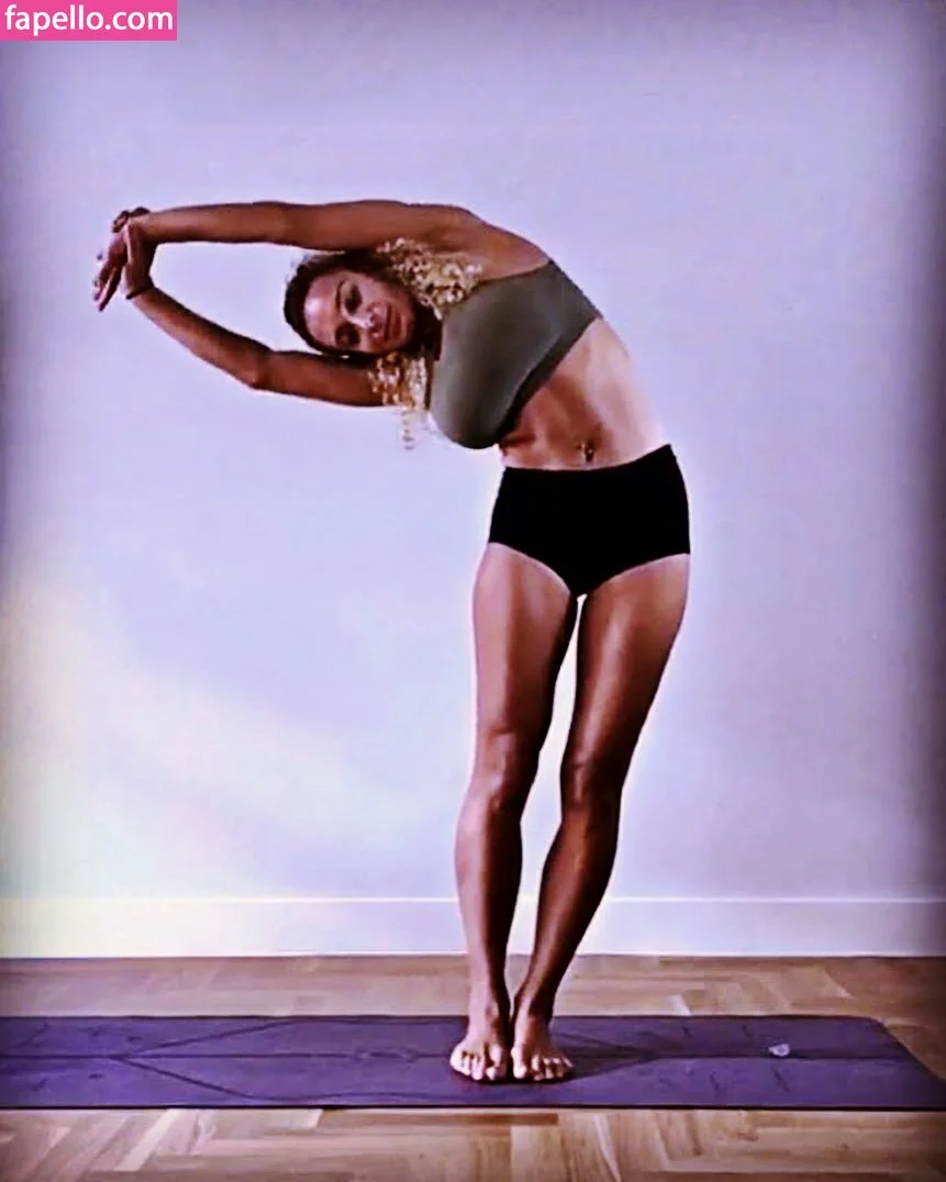 Echolikesyoga Onlyfans Photo Gallery 