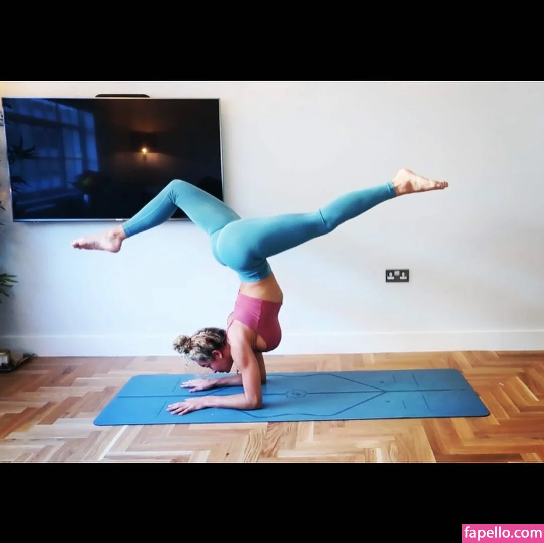 Echolikesyoga Onlyfans Photo Gallery 