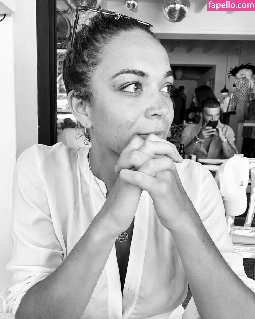 Echolikesyoga Onlyfans Photo Gallery 