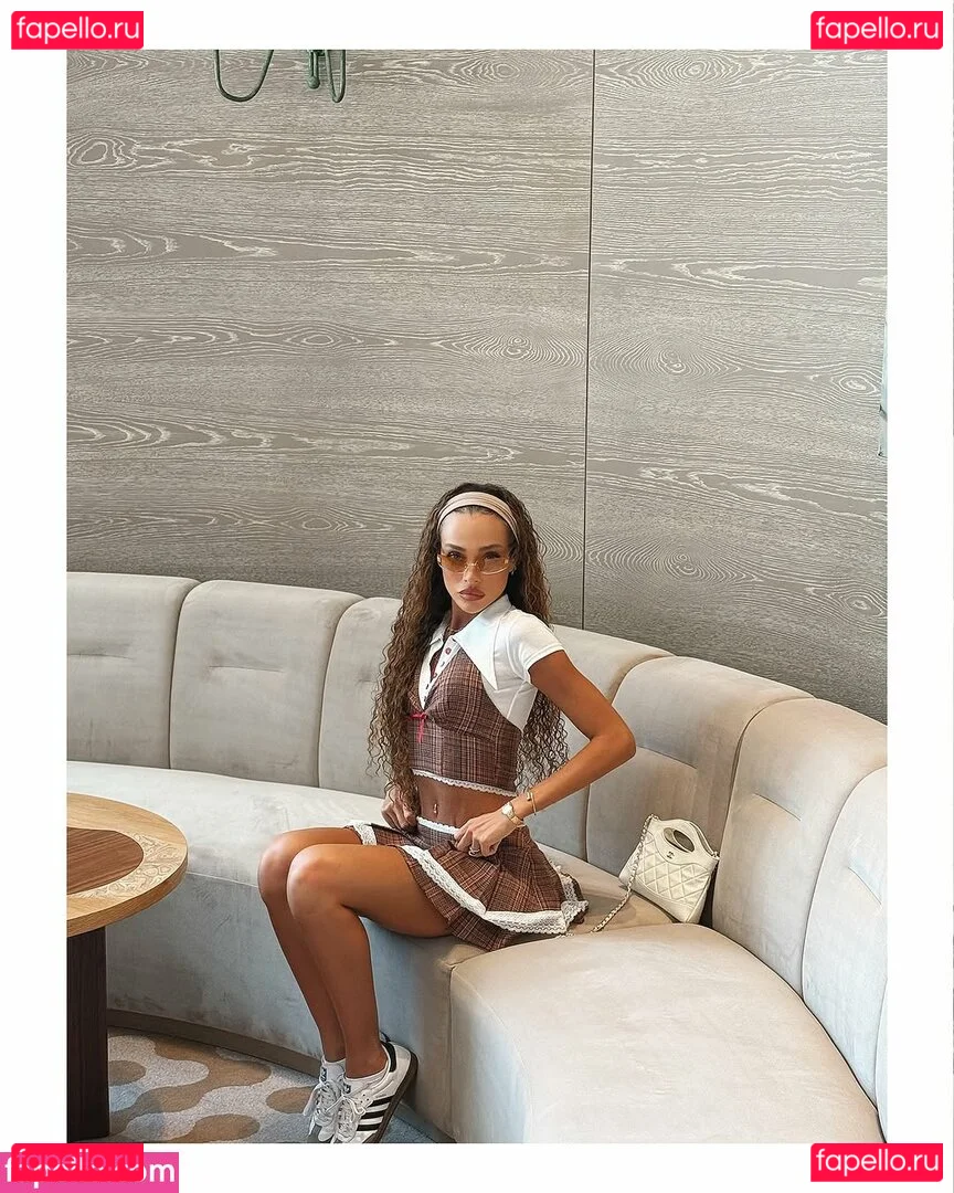 monaazar Onlyfans Photo Gallery 