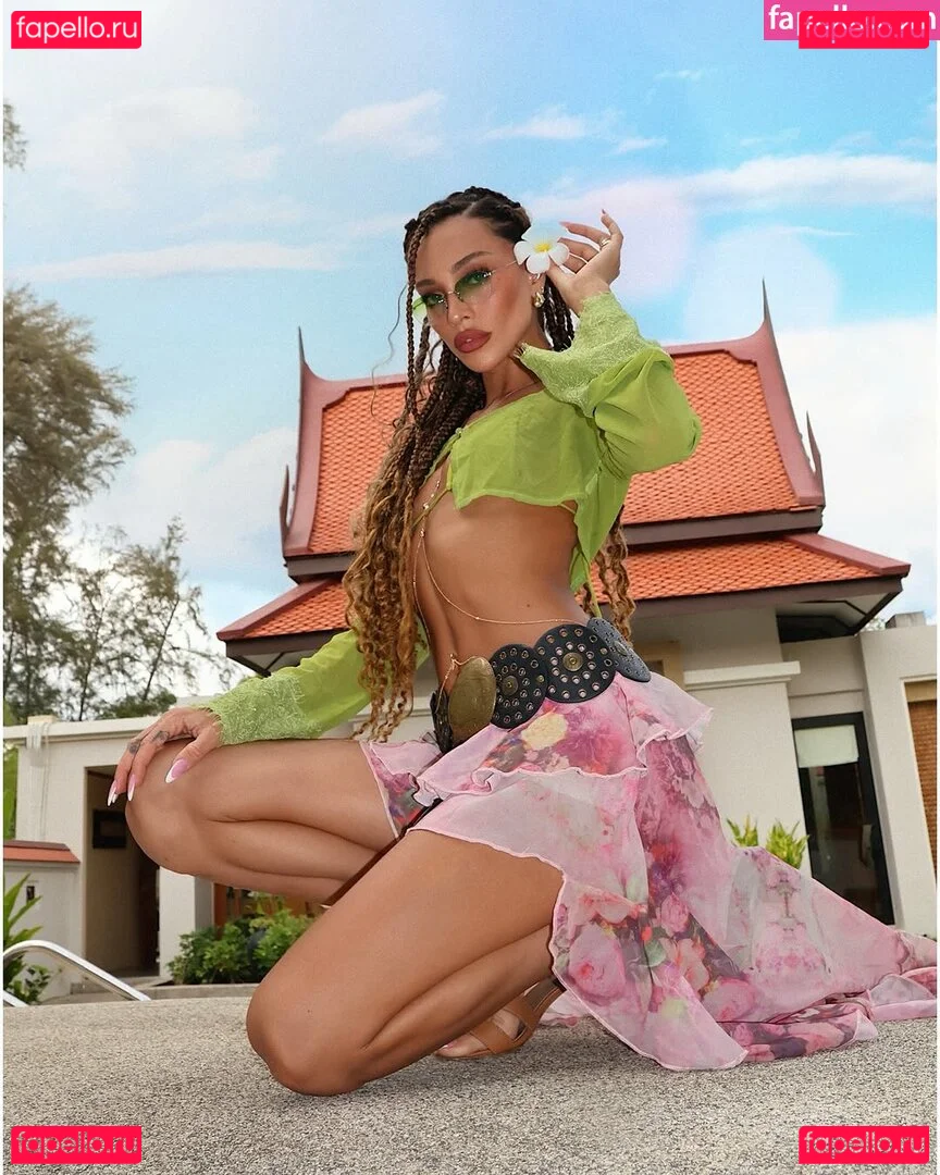 monaazar Onlyfans Photo Gallery 