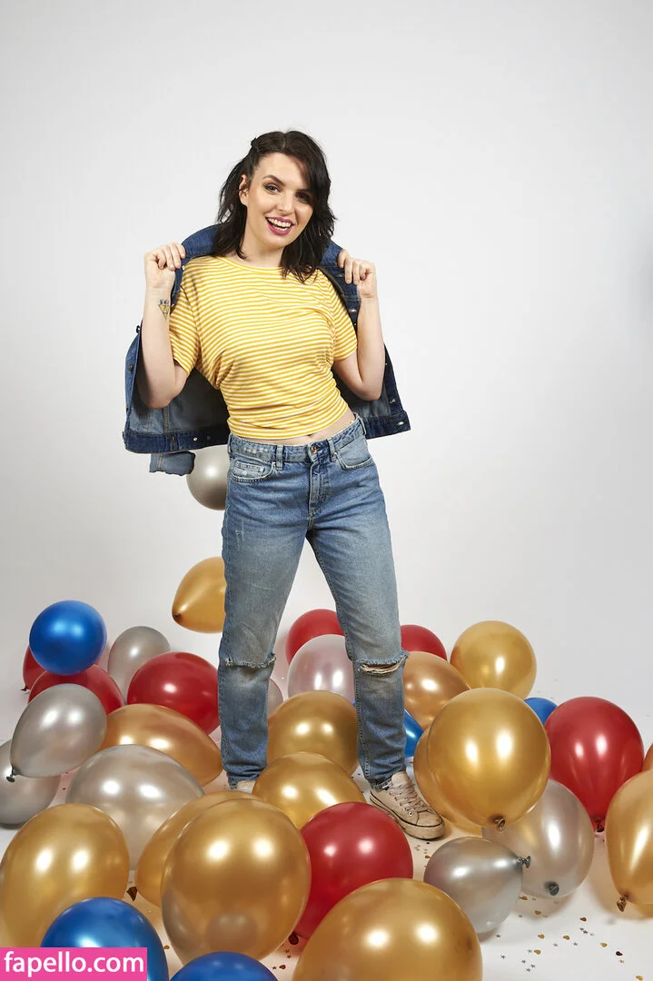 Emma Blackery Onlyfans Photo Gallery 