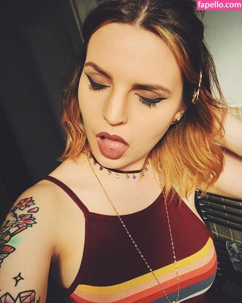 Emma Blackery Onlyfans Photo Gallery 