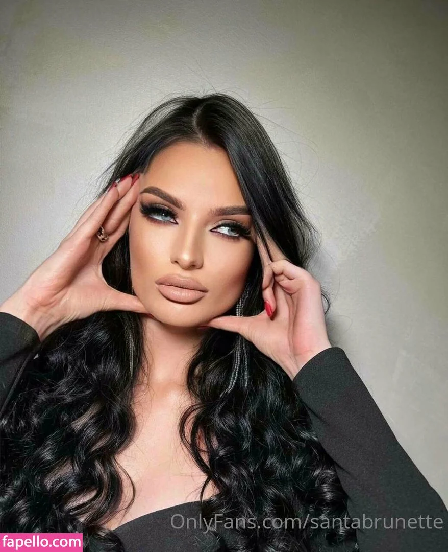 Santa_brunette Onlyfans Photo Gallery 