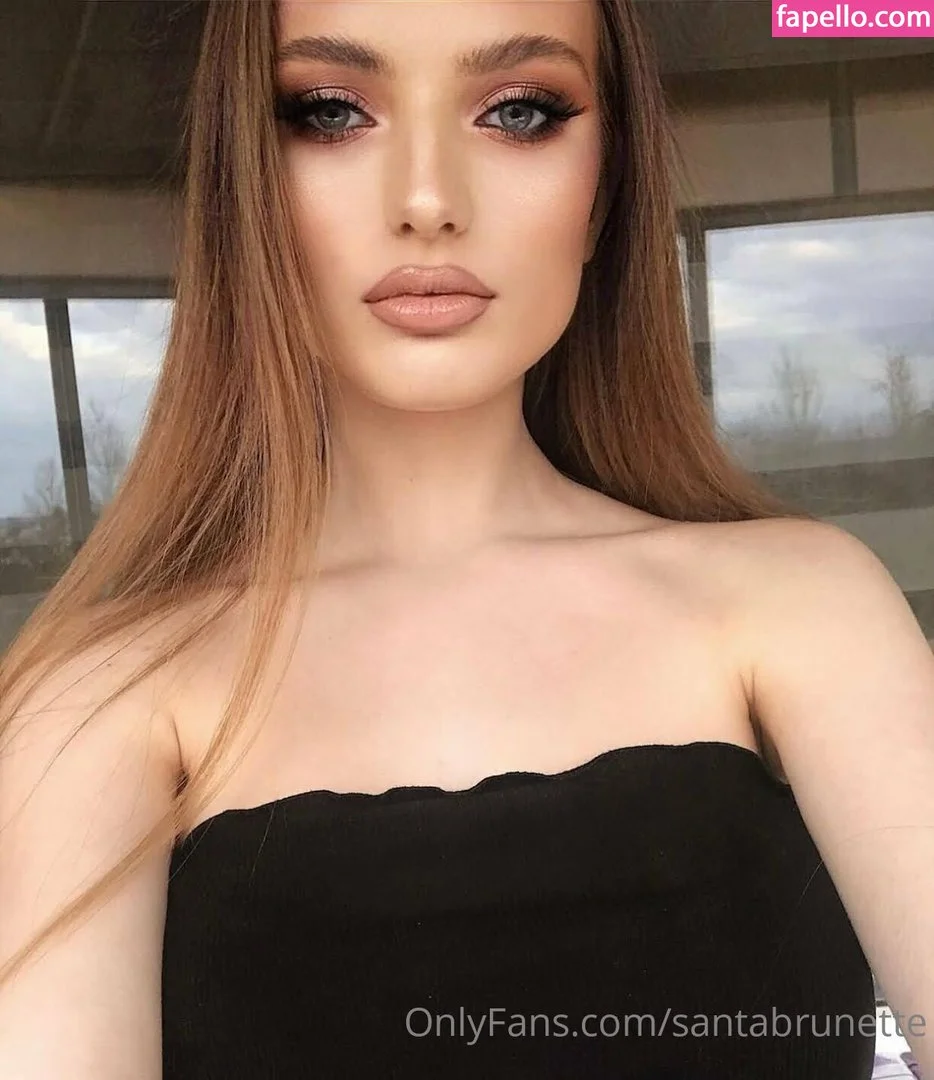 Santa_brunette Onlyfans Photo Gallery 