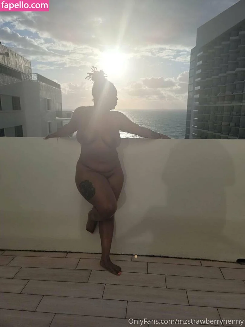 mzstrawberryhenny Onlyfans Photo Gallery 