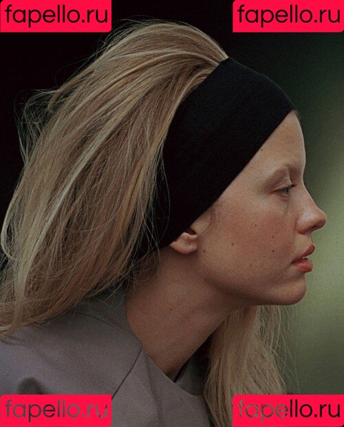 Mia Goth Onlyfans Photo Gallery 