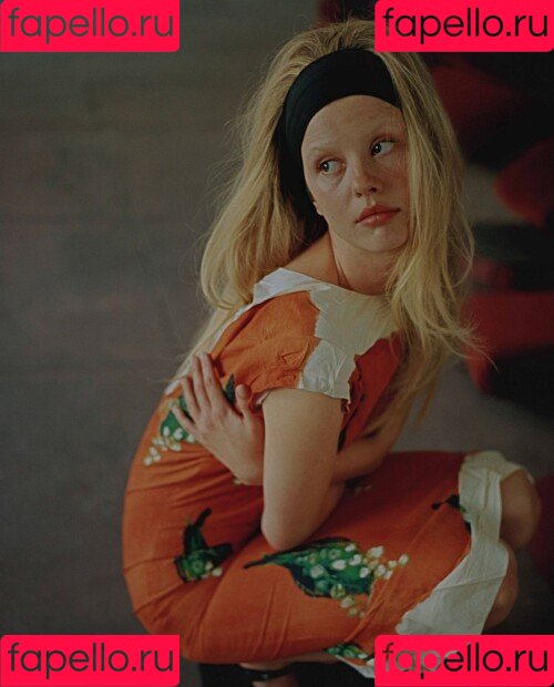 Mia Goth Onlyfans Photo Gallery 