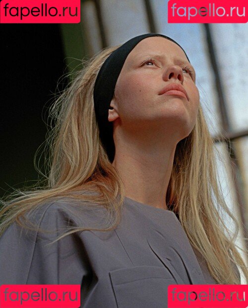 Mia Goth Onlyfans Photo Gallery 