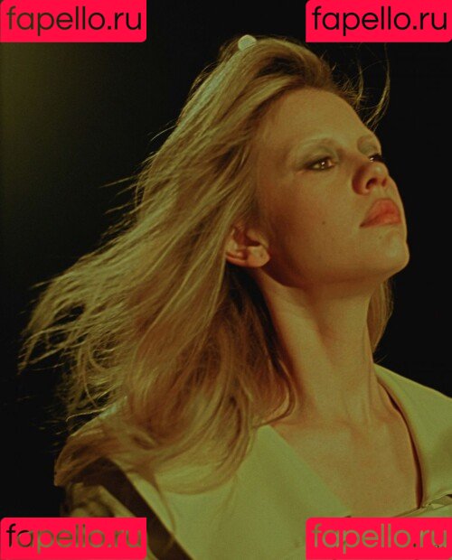 Mia Goth Onlyfans Photo Gallery 