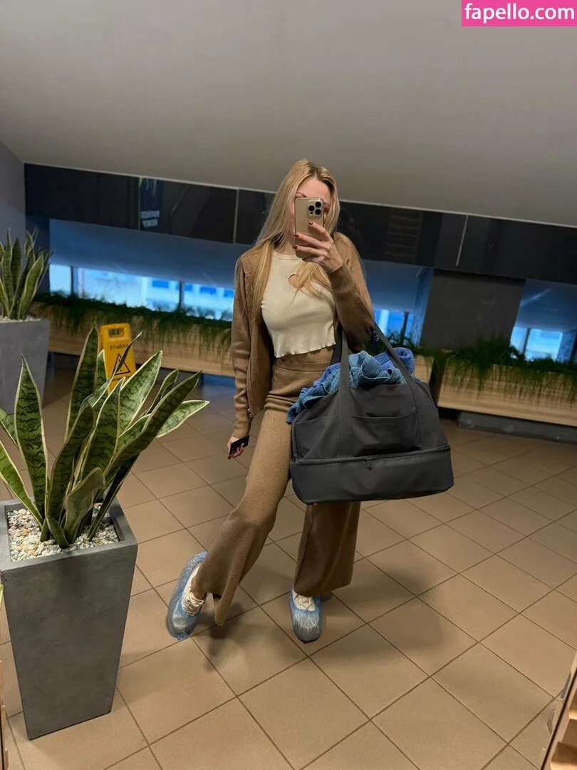 busya18plus Onlyfans Photo Gallery 