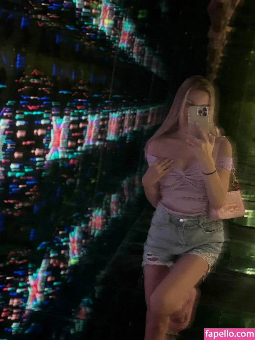 busya18plus Onlyfans Photo Gallery 