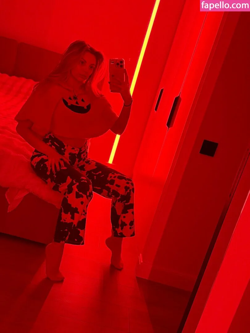 busya18plus Onlyfans Photo Gallery 