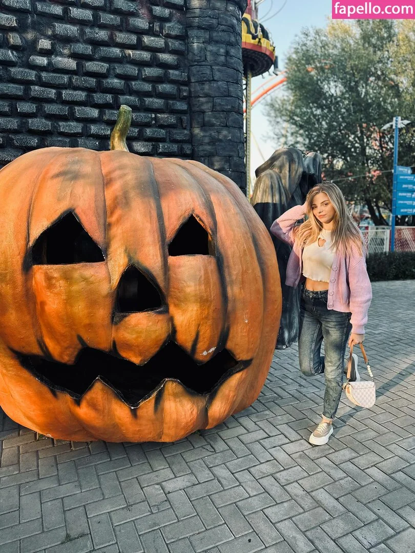 busya18plus Onlyfans Photo Gallery 