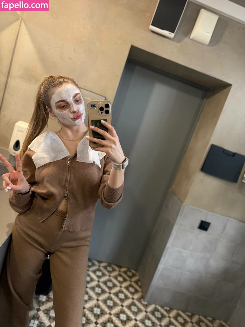 busya18plus Onlyfans Photo Gallery 