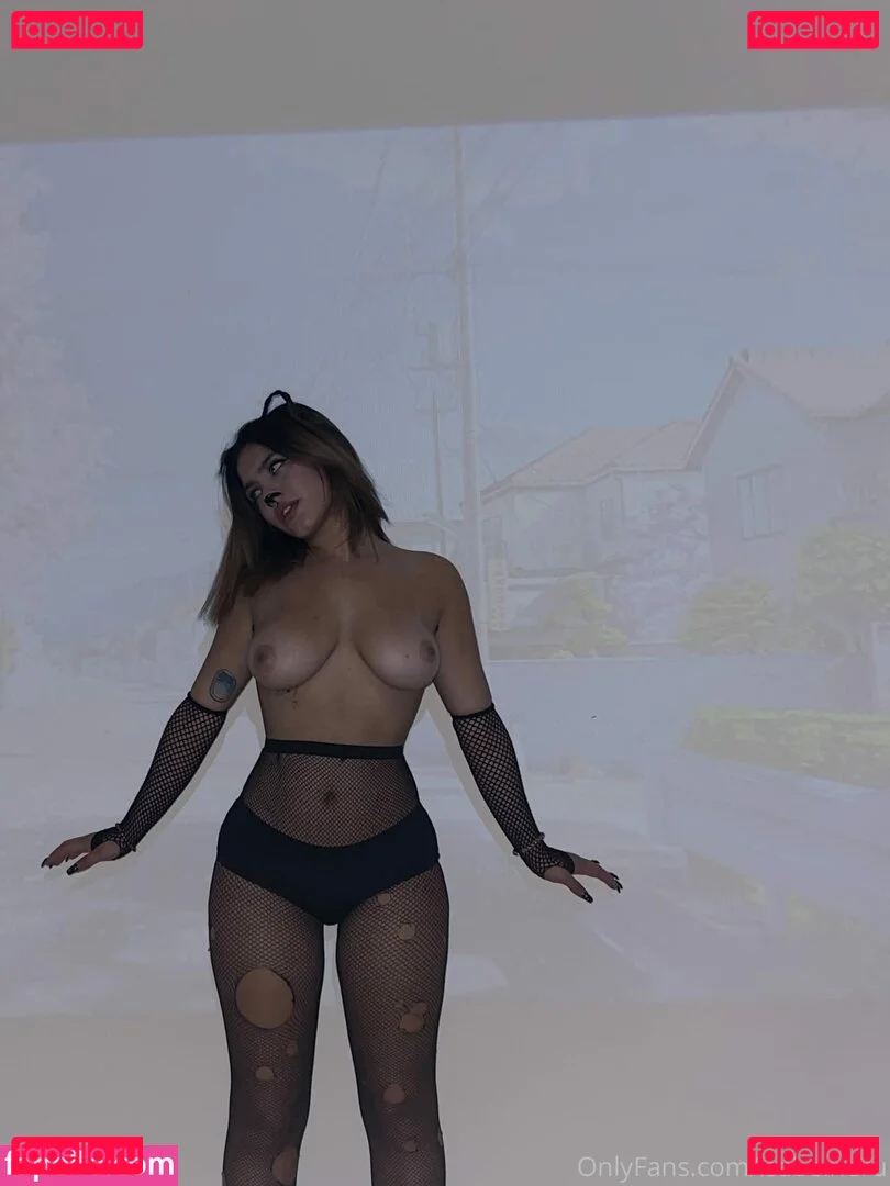 Isabel Neru Onlyfans Photo Gallery 