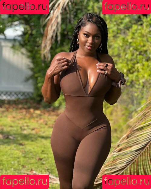 Babeth Lando Onlyfans Photo Gallery 