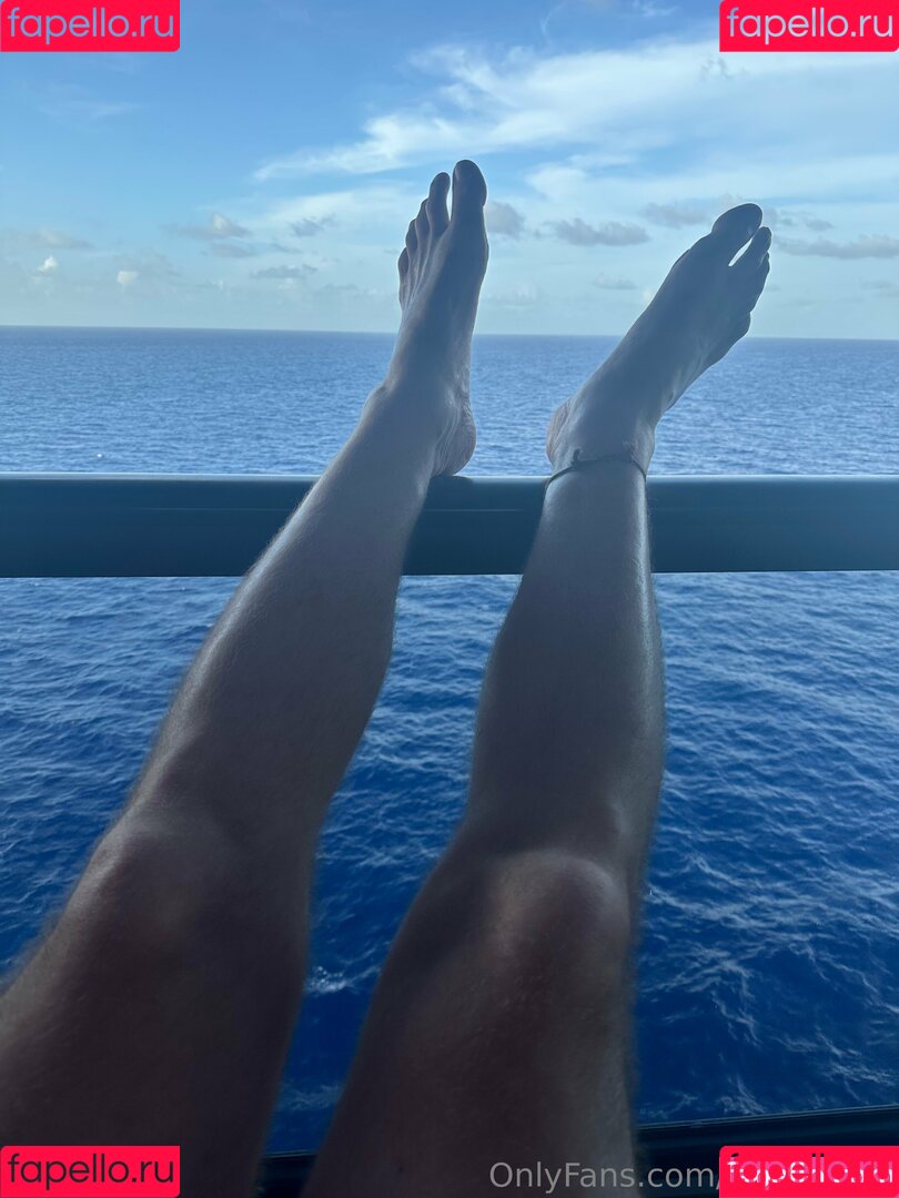 size16feet Onlyfans Photo Gallery 