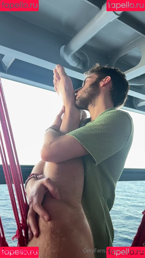 size16feet Onlyfans Photo Gallery 