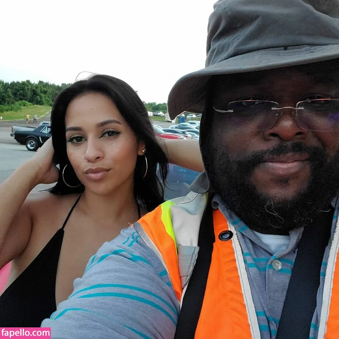 Meli Kissmyspickass Onlyfans Photo Gallery 