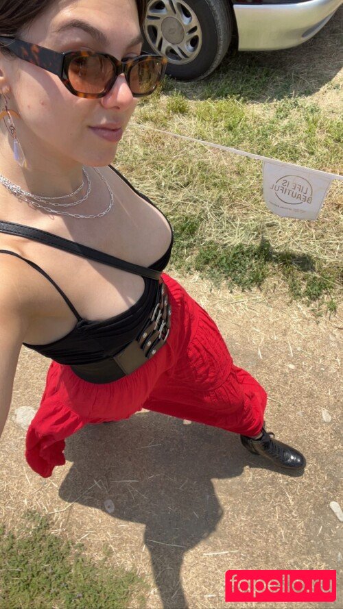 Kira Kosarin Onlyfans Photo Gallery 