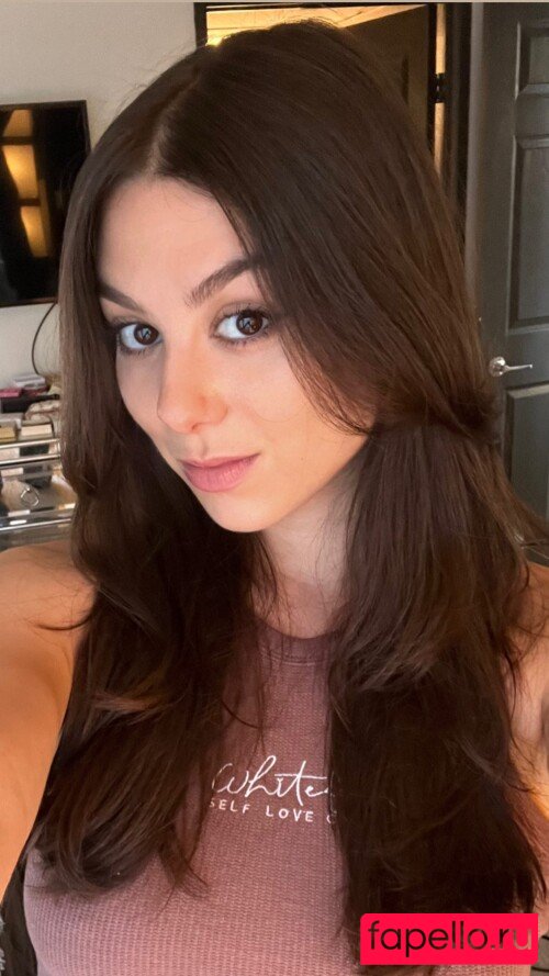 Kira Kosarin Onlyfans Photo Gallery 