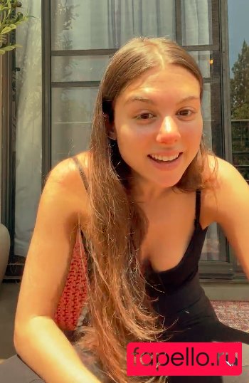 Kira Kosarin Onlyfans Photo Gallery 