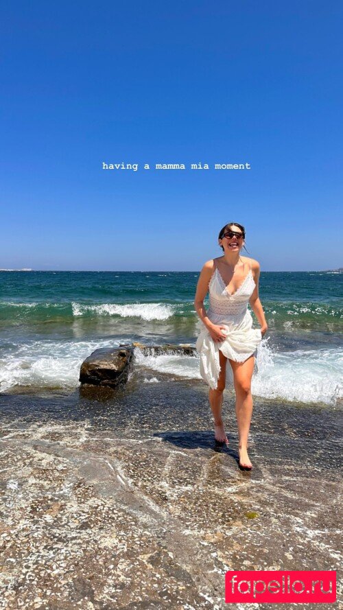 Kira Kosarin Onlyfans Photo Gallery 