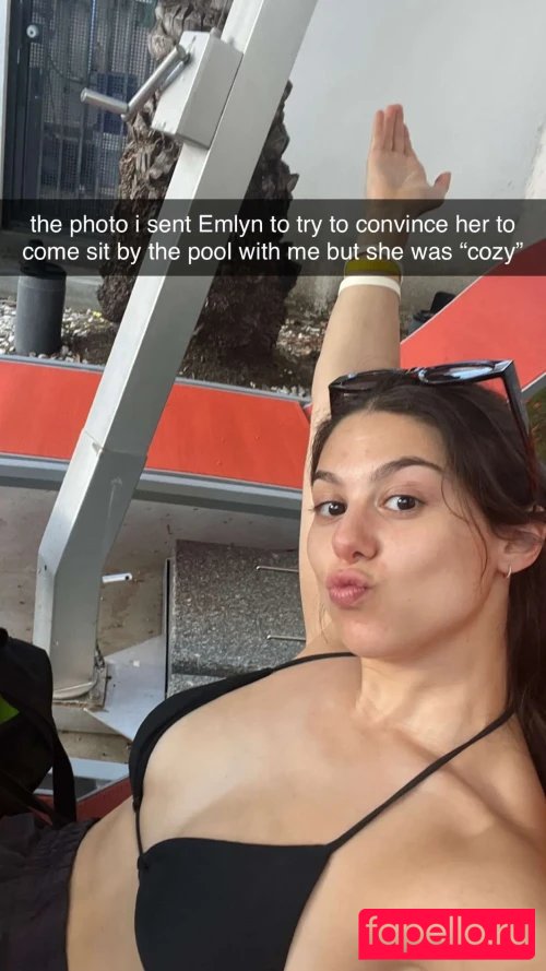 Kira Kosarin Onlyfans Photo Gallery 