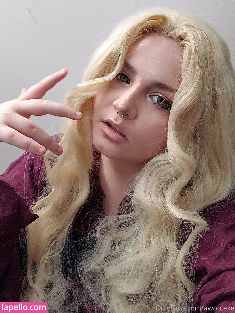 awoo.exe Onlyfans Photo Gallery 