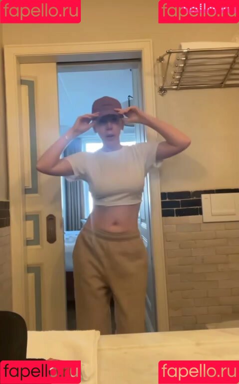 Katherine Ryan Onlyfans Photo Gallery 