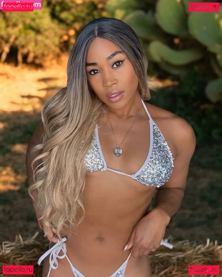 Ariane Andrew Onlyfans Photo Gallery 