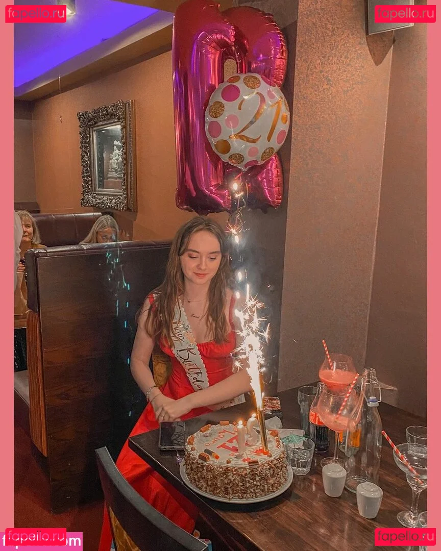 Laura Anne Onlyfans Photo Gallery 