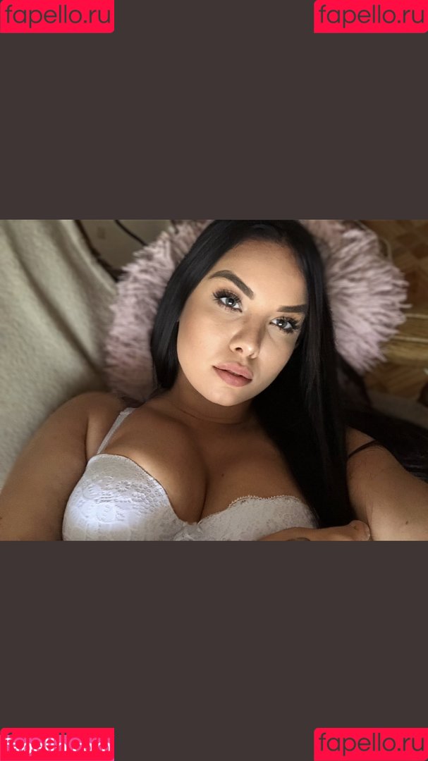 Bozsoki Barbi Onlyfans Photo Gallery 