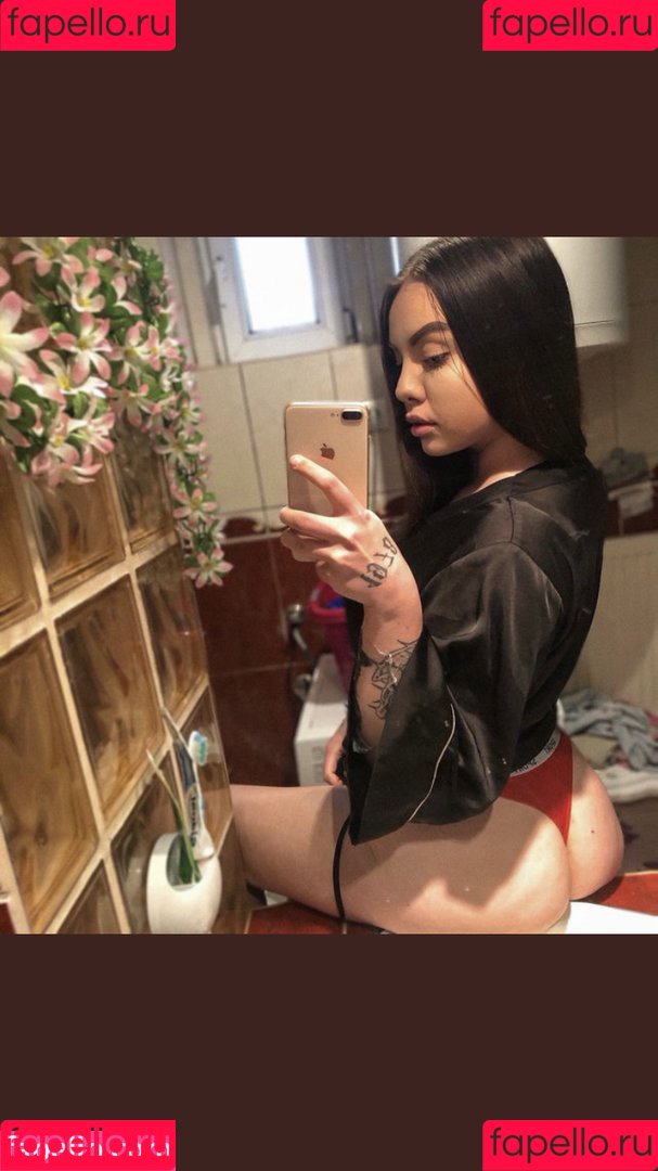 Bozsoki Barbi Onlyfans Photo Gallery 