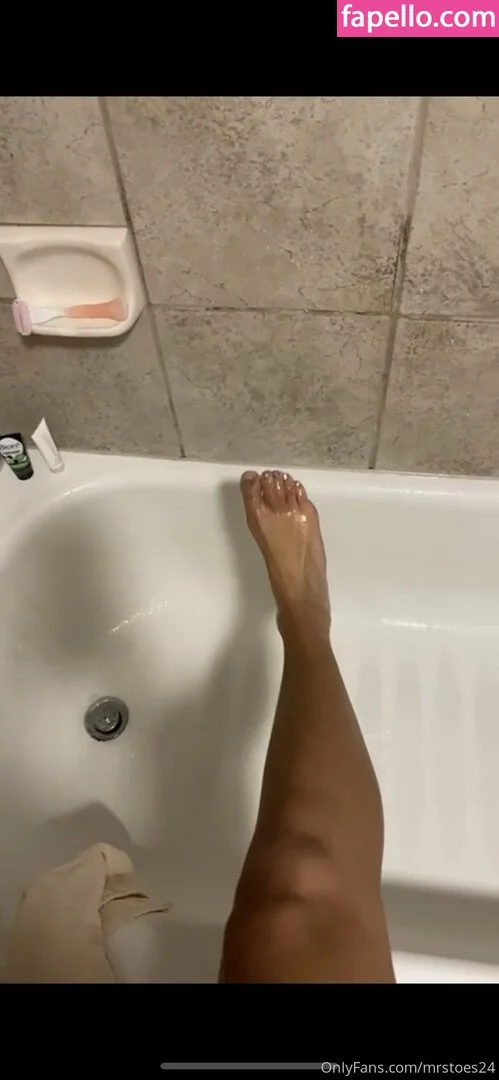 mrstoes24 Onlyfans Photo Gallery 