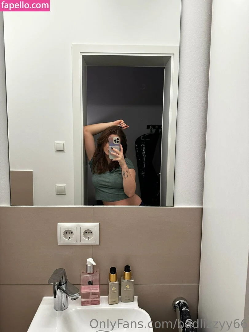 badlizzyy66 Onlyfans Photo Gallery 
