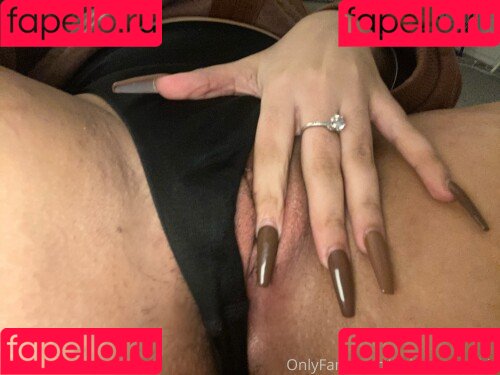 Mel Farahmand Onlyfans Photo Gallery 